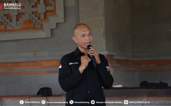 Semara memberikan Pendidikan Politik