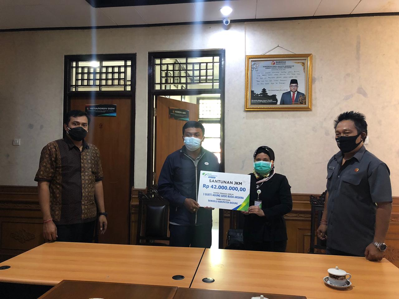 PENERIMAAN SANTUNAN DARI BPJS UNTUK ALM. I GUSTI AGUNG BUDA ARSANA, S.H (MANTAN KETUA PANWASLUCAM ABIANSEMAL)