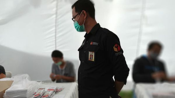 BAWASLU BADUNG AWASI PENSORTIRAN DAN PELIPATAN SURAT SUARA PILKADA BADUNG TAHUN 2020