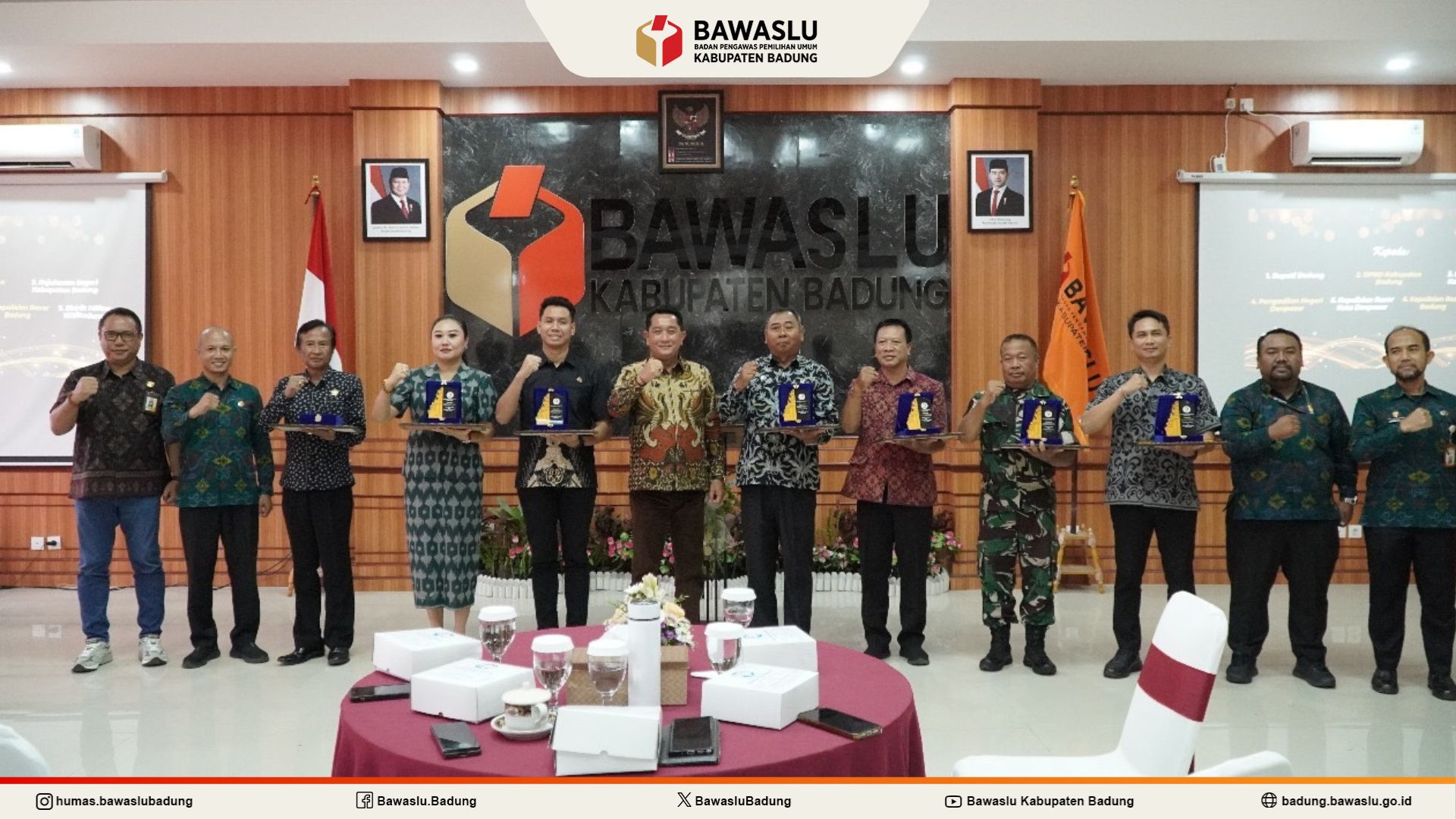 Foto Bersama Stakeholder Penerima Penghargaan Apresiasi
