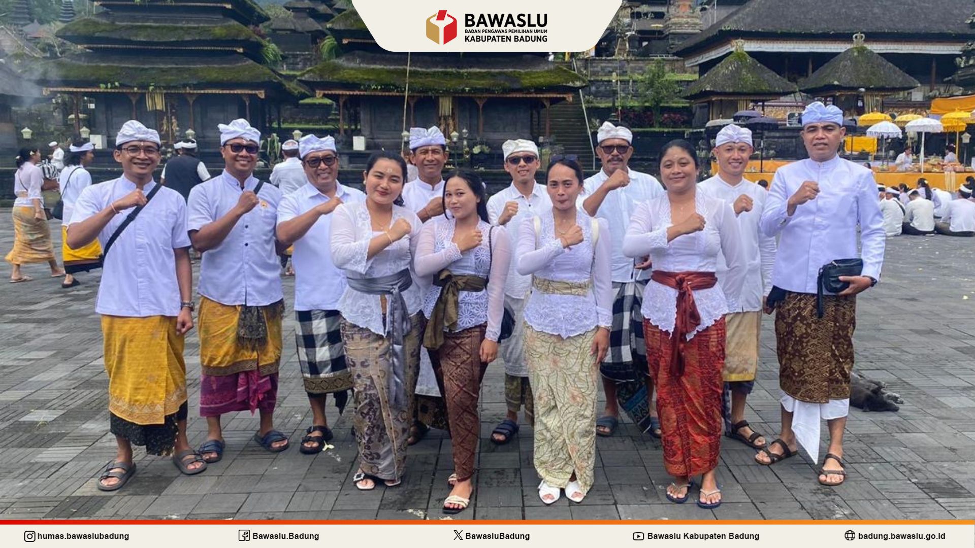 Foto bersama Panwaslucam se Badung di Pura Besakih