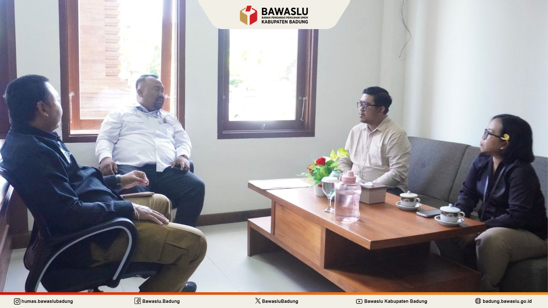 Anggota Bawaslu Kabupaten Badung, Rachmat Tamara menerima Audiensi dari Anggota KPU Badung