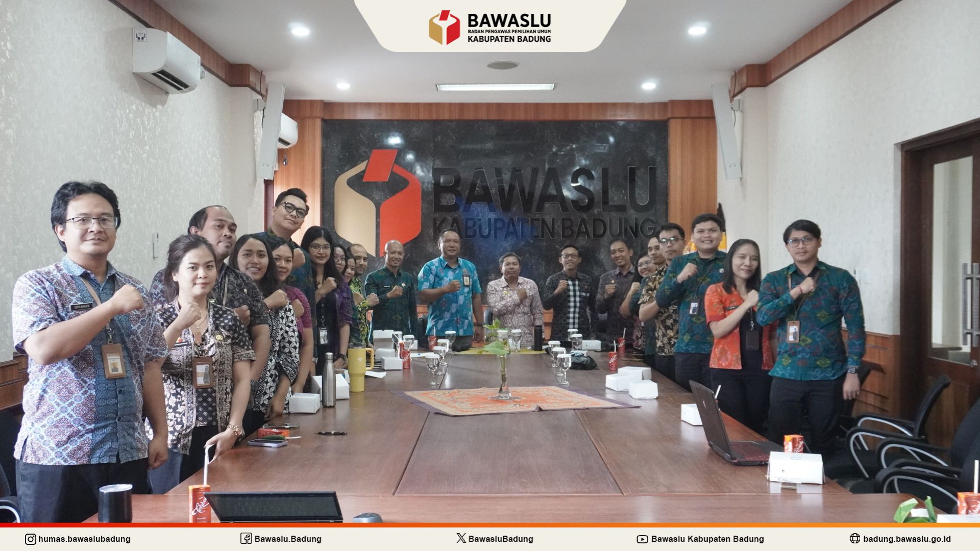 Foto Bersama Ketua Komisi Informasi Provinsi Bali