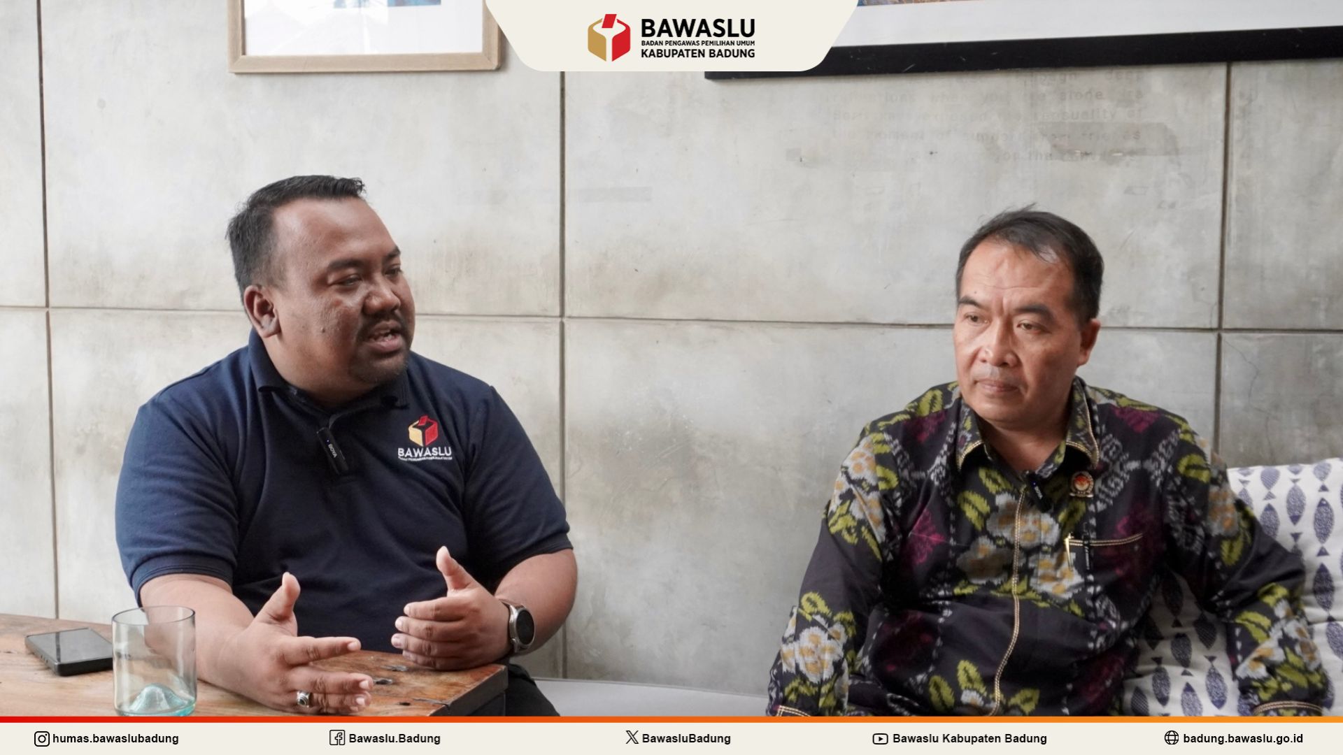 Foto Anggota Bawaslu Kabupaten Badung bersama Tokoh Masyarakat Desa Pererenan