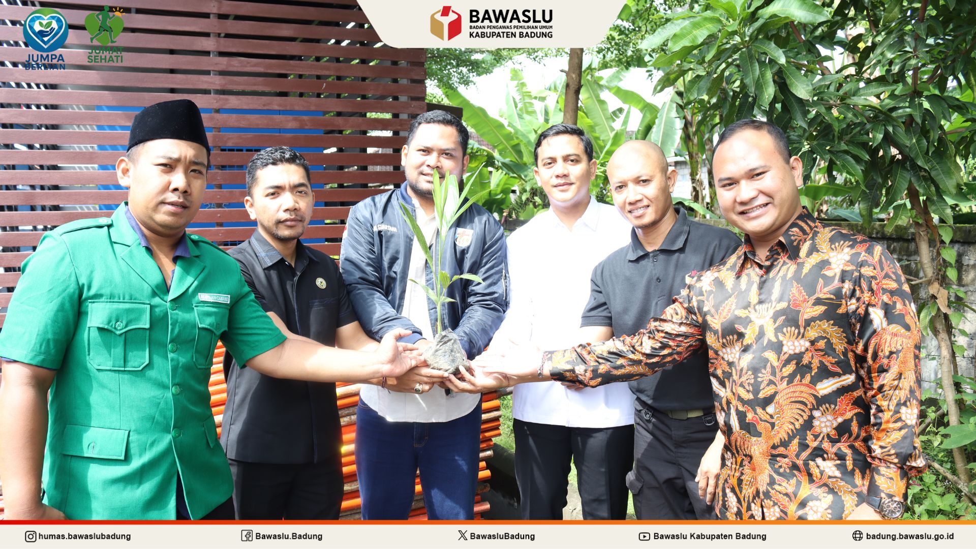 Penanaman bibit pohon