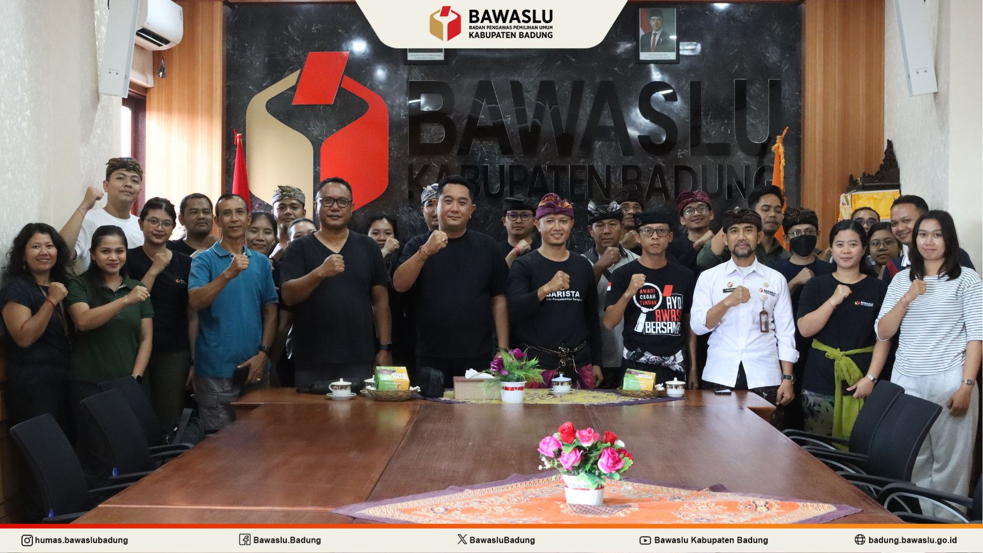 Foto Bersama Pimpinan Bawaslu Bali