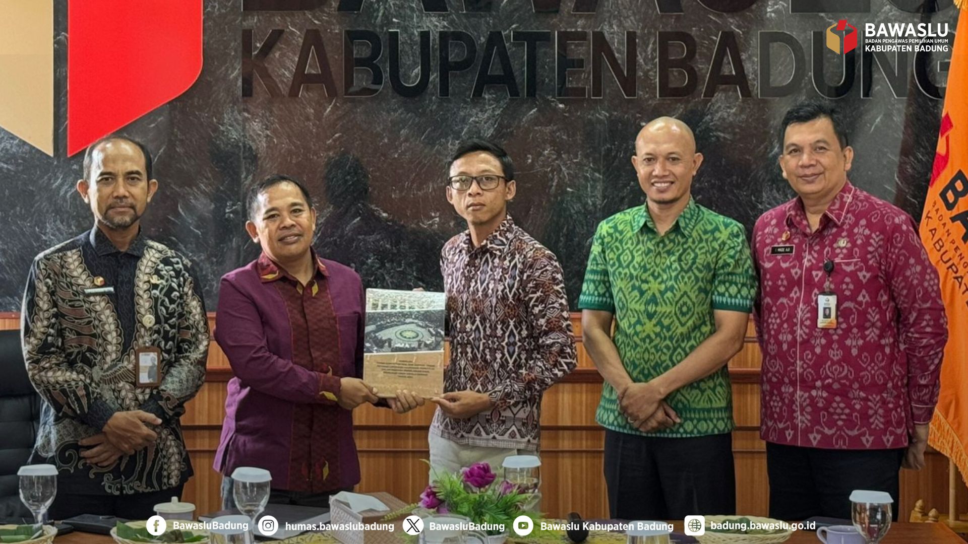 monev dan penyerahan buku PHPU