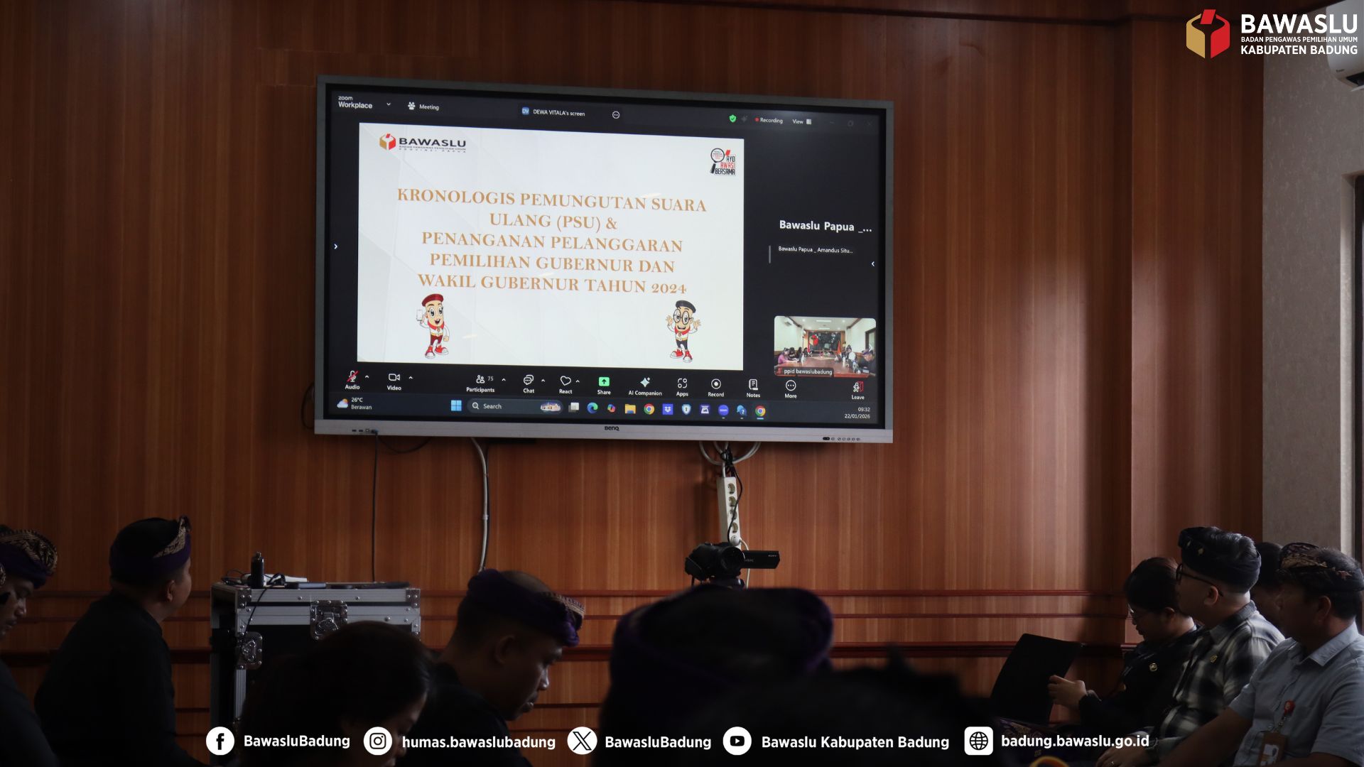 foto mengikuti kegiatan seminar kronologis PSU di Papua