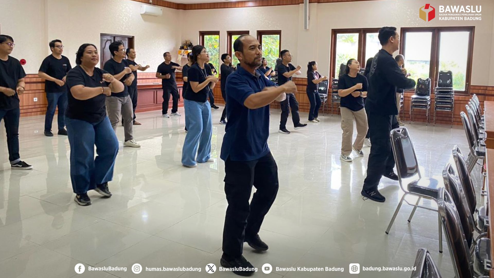 Senam pada Jumat Sehati Bawaslu Badung
