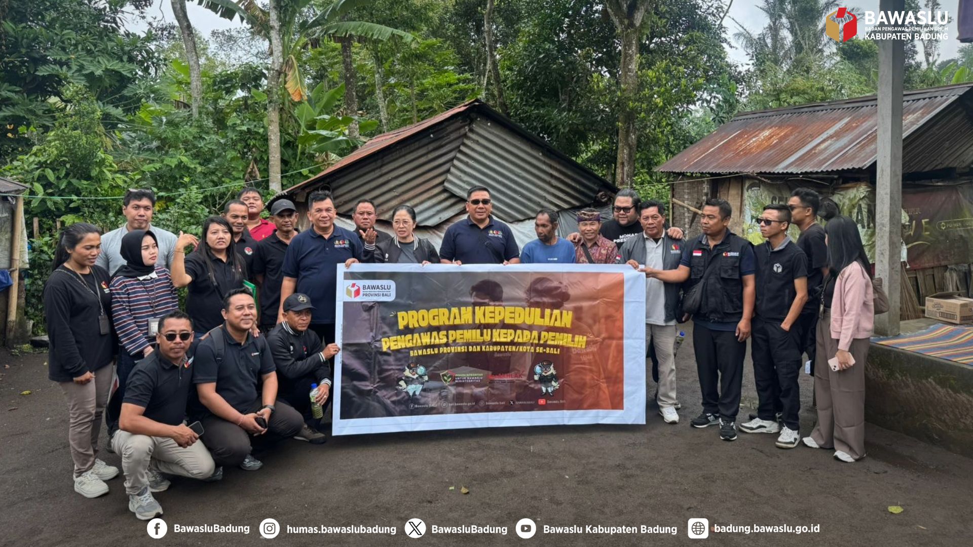 Foto bersama Bawaslu se-Bali dalam Bawaslu Peduli