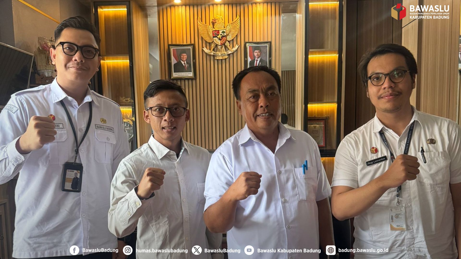 Foto bersama Anggota Bawaslu Badung serta Perbekel Desa Carangsari
