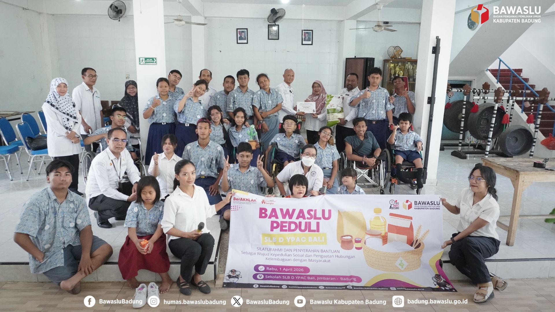 Foto bersama kegiatan Bawaslu Peduli 2026