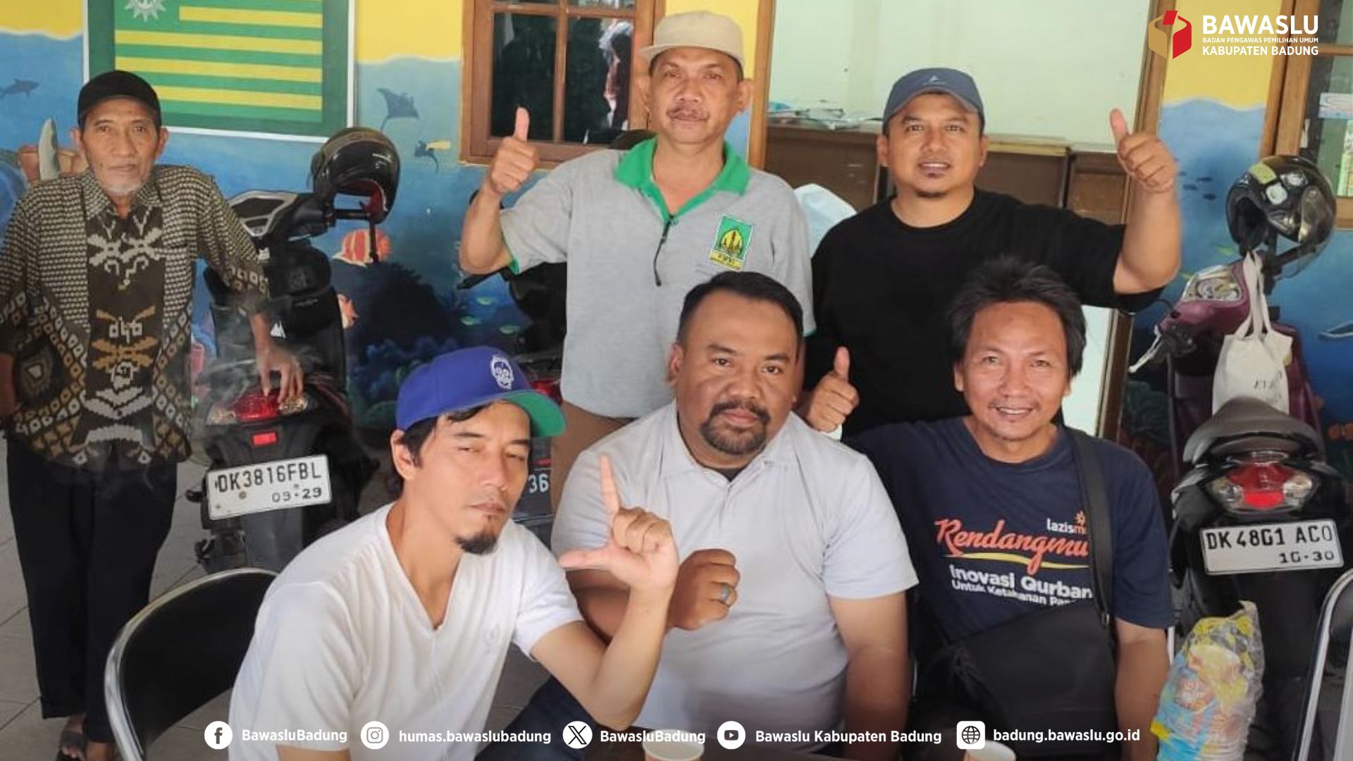 foto Anggota Bawaslu Badung, Rachmat Tamara bersama masyarakat pada saat perayaan Idul Adha 2026