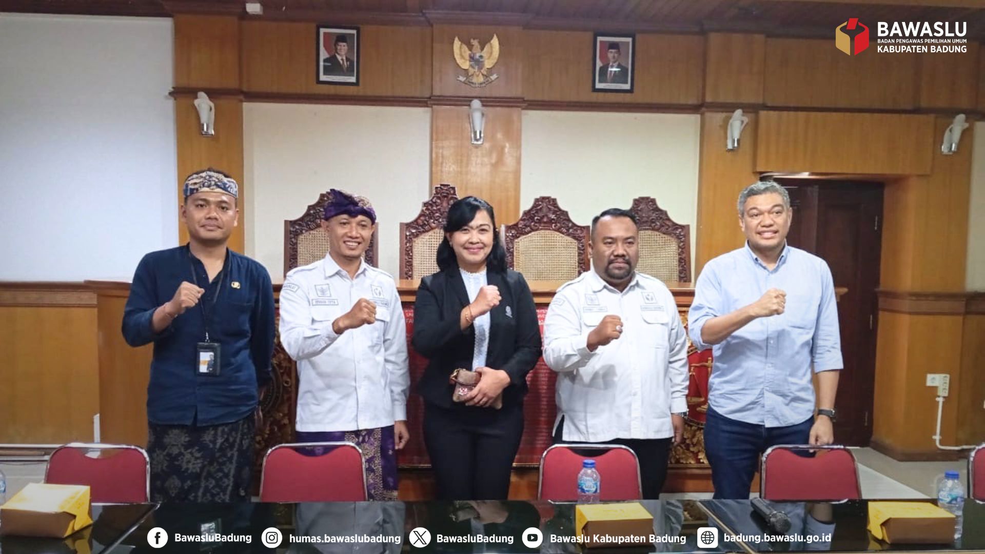 Sesi Foto Bersama usai PKS Bawaslu Badung dengan Fakultas Hukum Universitas Udayana