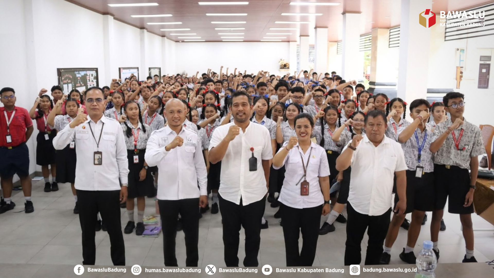 Foto bersama usai memberikan edukasi kepada pelajar SMP Negeri 1 Kuta Utara, Rabu (30/9/2026).