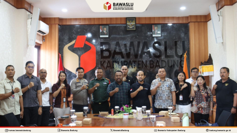 foto bersama pada rapat PDPB