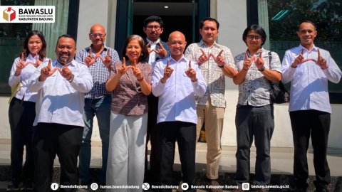 Audiensi ke Fakultas Ilmu Sosial dan Ilmu Politik Unwar