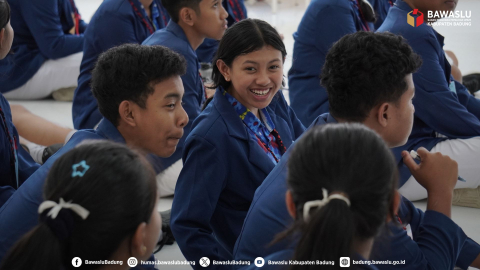 Siswa SMAN 3 Kuta Selatan menyimak materi dari Bawaslu Badung dalam Pelatihan Dasar Kepemimpinan OSIS dan MPK, Kamis (1/10/2026)