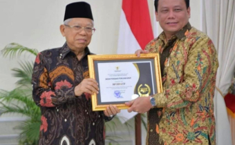 BAWASLU RAIH PENGHARGAAN BADAN PUBLIK INFORMATIF DARI KIP