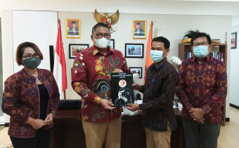 PENYERAHAN LAPORAN AKHIR KEHUMASAN BAWASLU PROVINSI BALI SERTA BAWASLU KABUPATEN/KOTA YANG BERPILKADA KE BAWASLU REPUBLIK INDONESIA