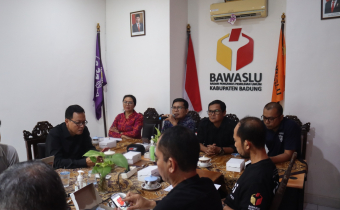 Jelang Tahapan Verifikasi Faktual Bakal Calon Anggota DPD, Bawaslu Badung Lakukan Rakor Pengawasan Verfak Kesatu dan Kedua Libatkan Panwaslucam se-Badung