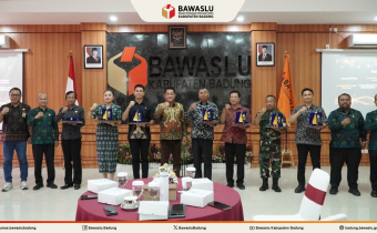 Foto Bersama Stakeholder Penerima Penghargaan Apresiasi