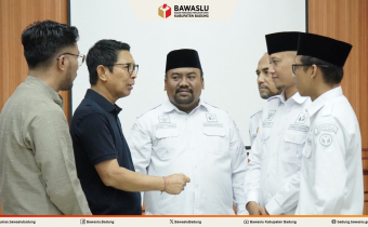 Foto Bupati Badung Adi Arnawa Berdiskusi Program Pemerintah Daerah Bersama Pimpinan Bawaslu Badung dan Ketua PDPM Badung