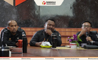 Ketua Bawaslu Badung, Anggota Bawaslu Badung serta Kepala Sekretariat Bawaslu Kabupaten Badung