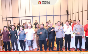 Foto bersama peserta rapat pembinaan dan penguatan kelembagaan