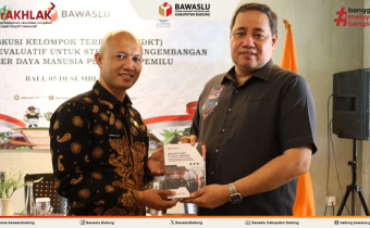 Herwyn serahkan Pohon Integritas