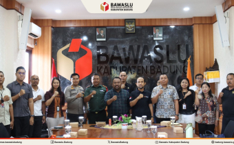 foto bersama pada rapat PDPB