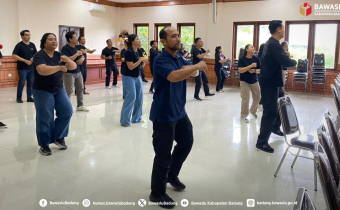 Senam pada Jumat Sehati Bawaslu Badung