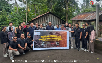 Foto bersama Bawaslu se-Bali dalam Bawaslu Peduli