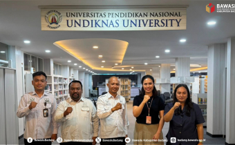 foto bersama Pimpinan Bawaslu Kabupaten Badung dengan Dekan FISHUM Undiknas dan Kaprodi S1 Administrasi Publik