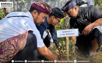 JALA BALI di Pura Luhur Candi Narmada 