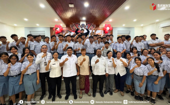 Foto Bersama usai kegiatan Sosialisasi Pengawasan Partisipatif (GEMPAR)