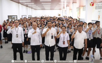 Foto bersama usai memberikan edukasi kepada pelajar SMP Negeri 1 Kuta Utara, Rabu (30/9/2026).