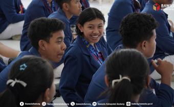 Siswa SMAN 3 Kuta Selatan menyimak materi dari Bawaslu Badung dalam Pelatihan Dasar Kepemimpinan OSIS dan MPK, Kamis (1/10/2026)