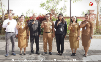 Foto bersama sebelum proses Pemilihan Osis di SMAN 2 Abiansemal
